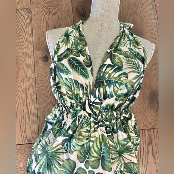 Tropical Print Plunging Neck Backless Halter Romper Size Medium - Picture 3 of 10